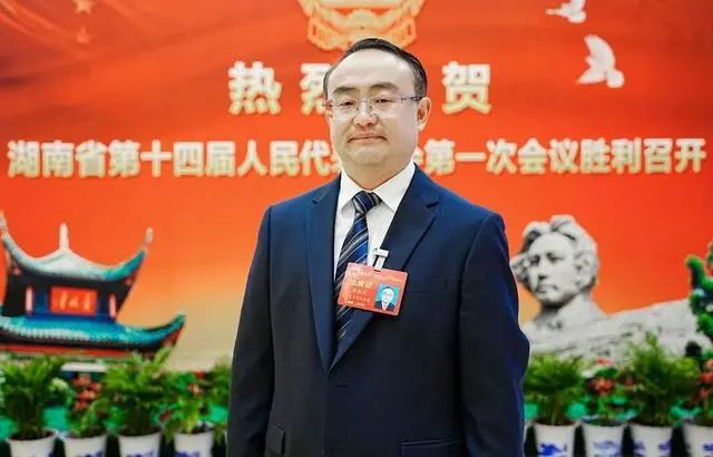 張家界市桑植縣委副書(shū)記、縣長(zhǎng)梁高武：“喊”回10萬(wàn)老鄉(xiāng)，和大家一塊過(guò)年